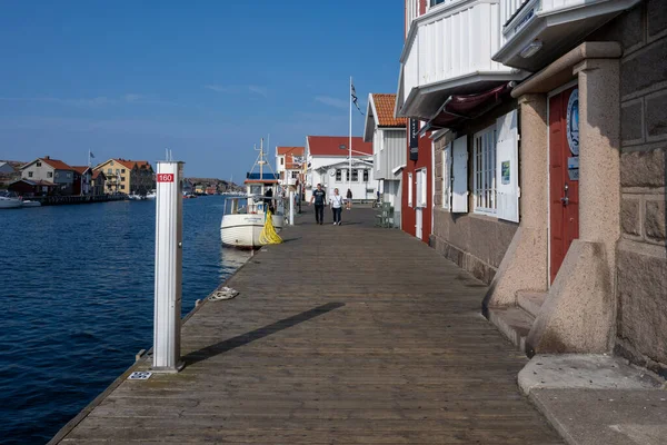 Il lungomare nel centro di una città sulla costa occidentale svedese — Foto Stock