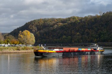 Koblenz, Almanya 'da bir nehir mavnası Rhein ve Mosel' in kesiştiği nehirlerdi.