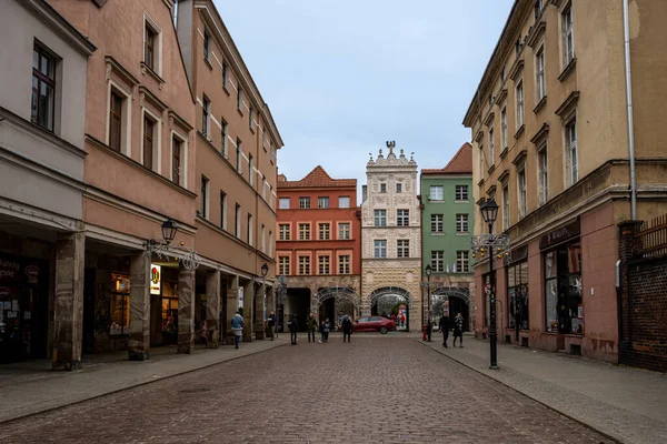 Una de las puertas de la ciudad de Torun, Polonia.Es una ciudad histórica sobre el río Vístula en el centro-norte de Polonia y Patrimonio de la Humanidad por la UNESCO. —  Fotos de Stock