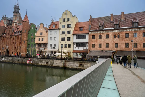 Pohled na starý gdaňský přístav v Polsku. — Stock fotografie