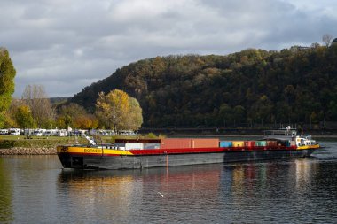 Koblenz, Almanya 'da bir nehir mavnası Rhein ve Mosel' in kesiştiği nehirlerdi.