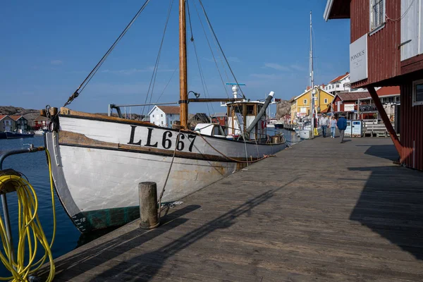 Il lungomare nel centro di una città sulla costa occidentale svedese — Foto Stock