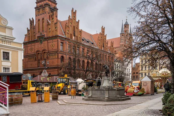 Die römisch-katholische Katharinenkirche auf dem Platz der Heiligen Katherinen in Torun, Polen — Stockfoto