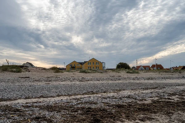 Een prachtige donkere lucht boven een strand. Foto uit Gilleleje, Denemarken — Stockfoto