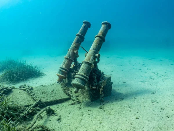 Antique Cannons Sandy Sea Floor Beautiful Turquoise Water Background — Stockfoto