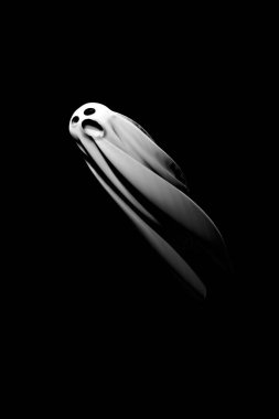 Hayalet, siyah arka planda izole edilmiş. 3 Boyutlu resimleme.