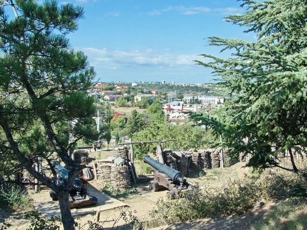 Sivastopol, Kırım - 09 / 04 / 2021: Kahraman Şehir Sivastopol 'un 44 numaralı anıt kompleksi Malakhov Kurgan' da savunma kalesi Zhitkova bataryası 