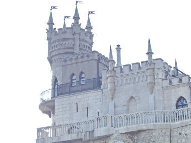 Kırlangıç Yuvası - Kırım 'ın güney kıyısının amblemi olan bir deniz yamacındaki Gotik kale. Büyük Yalta 'daki 40 metrelik dik Aurora kayalık Cape Al-Todor' da yer almaktadır..