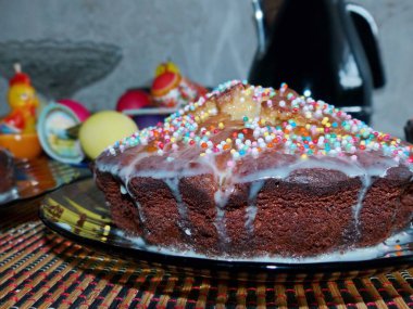Geleneksel Paskalya kulişi. Paskalya (İsa 'nın Parlak Pazarı) en eski ve en önemli Hıristiyan bayramıdır.. 