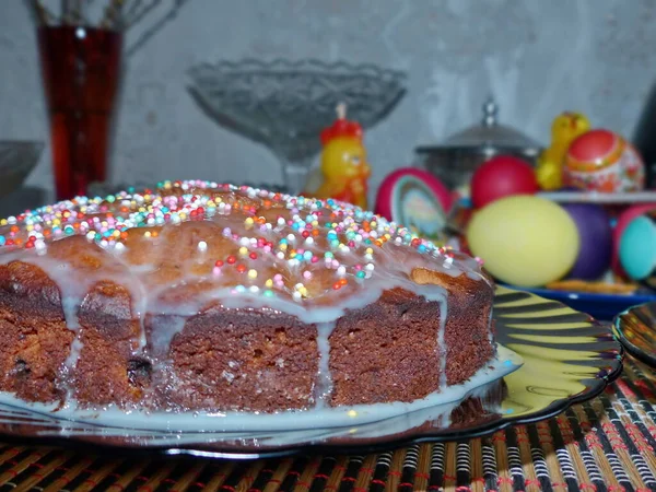 Geleneksel Paskalya kulişi. Paskalya (İsa 'nın Parlak Pazarı) en eski ve en önemli Hıristiyan bayramıdır.. 