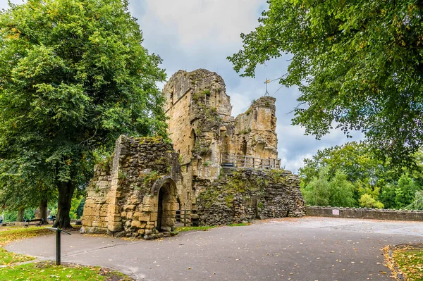 Uma Vista Das Ruínas Castelo Cidade Knaresborough Yorkshire Reino Unido — Fotografia de Stock