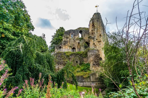 Uma Vista Dos Jardins Castelo Para Ruínas Castelo Cidade Knaresborough — Fotografia de Stock