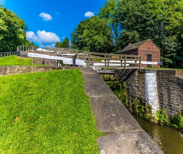 Una Vista Desde Parte Inferior Red Five Locks Canal Leeds — Foto de Stock