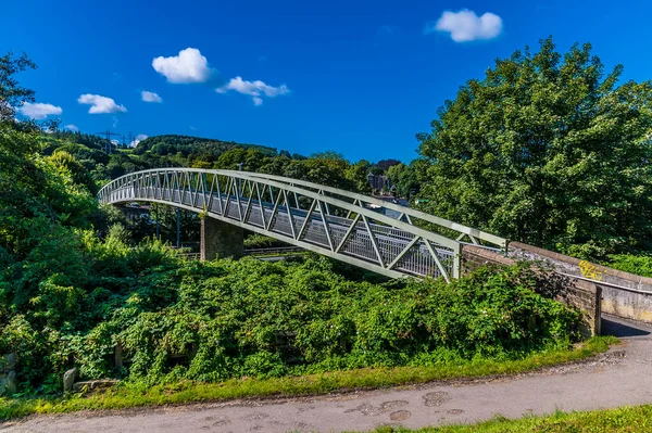 Θέα Πεζογέφυρας Δίπλα Από Κανάλι Leeds Liverpool Στο Bingley Yorkshire — Φωτογραφία Αρχείου