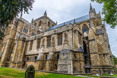 Yazın İngiltere 'nin Yorkshire, Ripon kentindeki Katedralin yan görüntüsü
