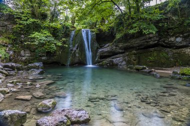Janet Foss 'un Gordale Beck, Yorkshire' daki uzun pozlama görüntüsü