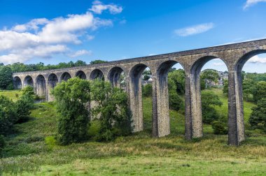 Thornton Viyadük 'ü yazın İngiltere' nin Yorkshire, Thornton kasabasına en yakın yerde görülebilir.