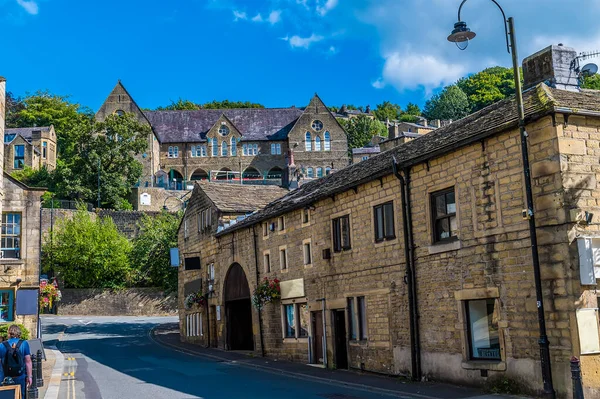 夏天英国约克郡Hebden Bridge大街上的一个景观 — 图库照片