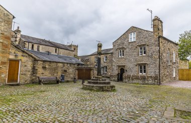 Yazın Kirby Lonsdale, Cumbria, İngiltere 'deki eski domuz pazarından bir manzara