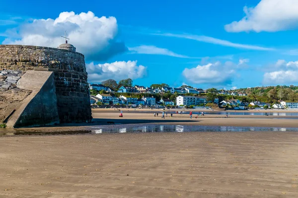 Widok Ścianą Portu Kierunku Plaży Saundersfoot Południowa Walia Słoneczny Dzień — Zdjęcie stockowe