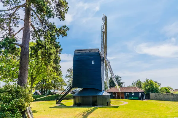 Blick Auf Eine Windmühle Auf Den Hügeln Oberhalb Von Worthing — Stockfoto