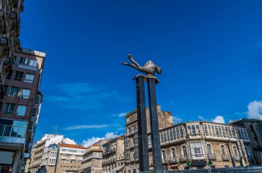 Vigo, İspanya 'nın eski mahallesinde bir bahar günü ana caddenin manzarası