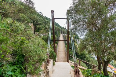 Bir bahar günü Gibraltar 'daki Windsor Askılık Köprüsü' nden bir manzara