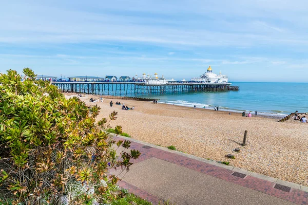 Utsikt Från Den Övre Strandpromenaden Mot Piren Vid Eastbourne Storbritannien — Stockfoto