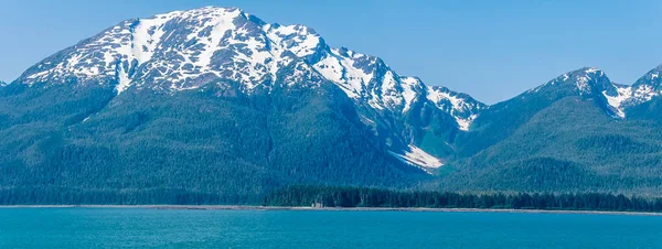 Veduta Panoramica Sulla Costa Boscosa Sullo Sfondo Montano Del Canale — Foto Stock