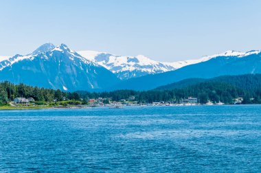 Yazın Juneau, Alaska 'daki Auke Körfezi manzarası