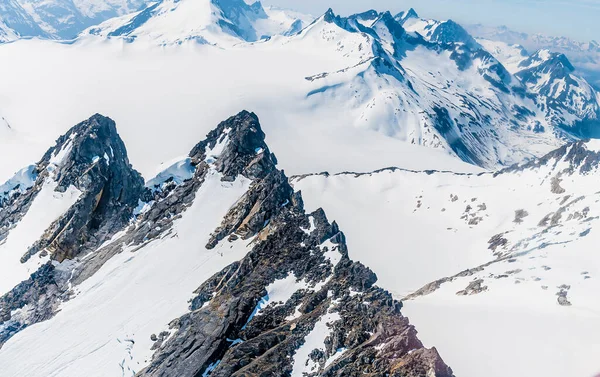 Una Vista Aérea Picos Irregulares Sobre Glaciar Denver Cerca Skagway —  Fotos de Stock