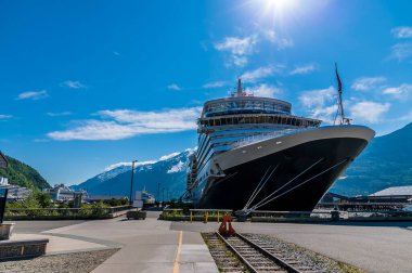 Yaz mevsiminde Skagway, Alaska 'daki gemi terminalinden bir manzara