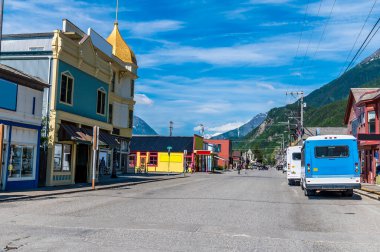 Yazın Skagway, Alaska 'da ana caddenin manzarası