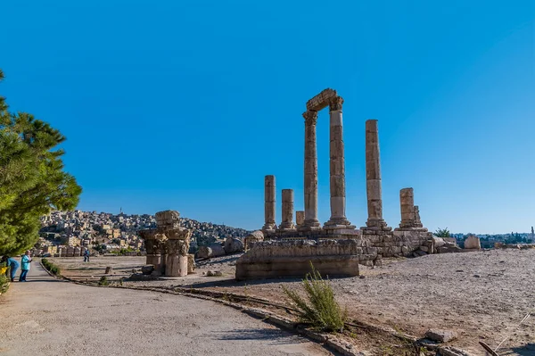 Une Vue Long Chemin Devant Temple Hercule Dans Citadelle Amman — Photo
