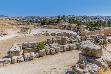 Zeus Tapınağı 'ndan, Ürdün' ün Jerash kentindeki antik Roma yerleşiminin manzarası.