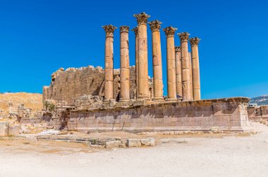 Ürdün 'ün Jerash kentindeki antik Roma yerleşimindeki Artemis Tapınağı manzarası