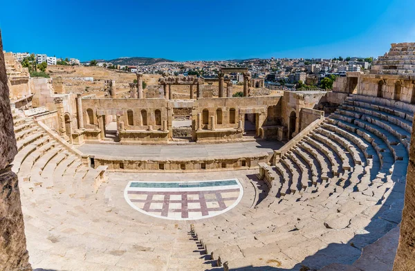 Uitzicht Het Amfitheater Oude Romeinse Nederzetting Gerasa Jerash Jordanië Zomer — Stockfoto