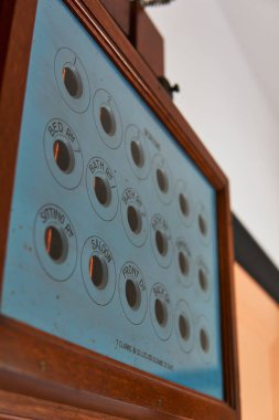 Coleton Fishacre 'de hizmetlilere nereye cevap vereceklerini bildirmek için sistem