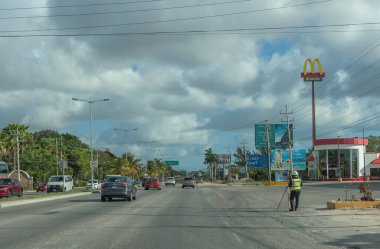 CANCUN, MEXICO-MARCH 05, 18: Tulum-Cancun yolu, Quintana Roo, Meksika