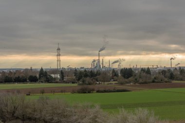 Frankfurt-Hoechst, Almanya 'nın sanayi bölgesinin panoramik manzarası 