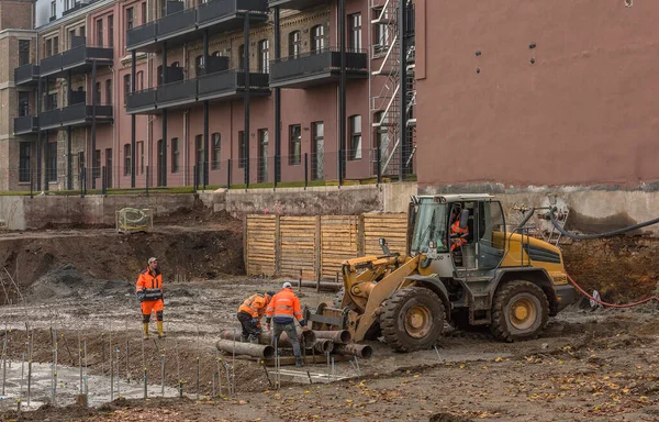 Hatterseim Main Γερμανια Σεπτεμβριοσ 2021 Εργάτες Κατασκευών Που Φορτώνουν Παλιούς — Φωτογραφία Αρχείου