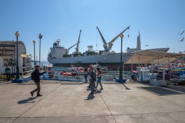 VALPARAISO, ŞİLİ-FEBRUARY 27, 2020: Muelle Prat Pier Valparaiso Limanı, Şili