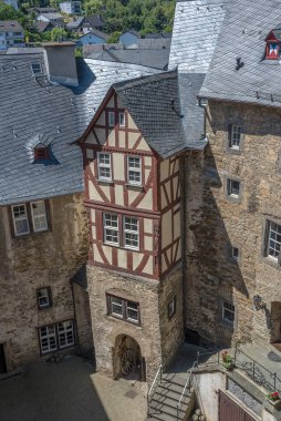 Almanya 'nın Hesse kentindeki Runkel şatosunun avlusunda.