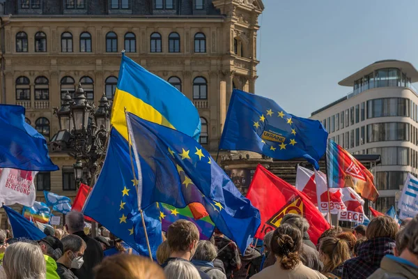 Frankfurt Main Germany March 2022 Opernplatz Daki Gösteri Ukrayna Desteklemek — Stok fotoğraf