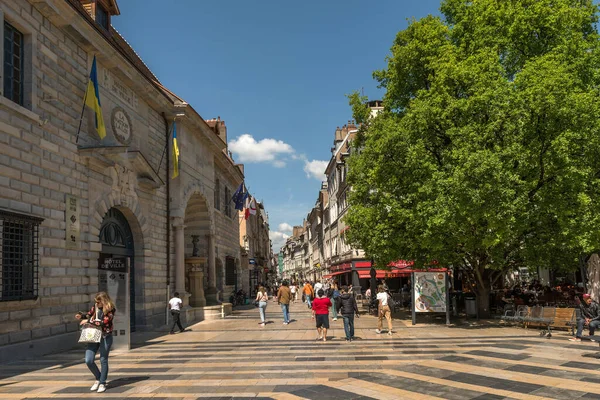 Besancon Frankreich Mai 2022 Unbekannte Der Historischen Altstadt Von Besancon — Stockfoto