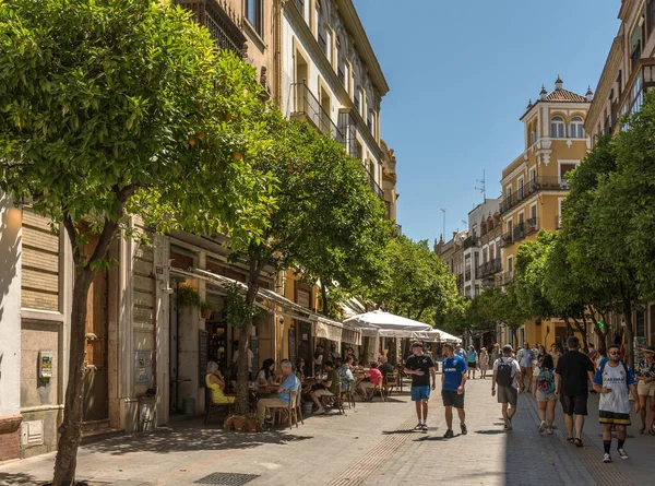 Seville Spain 2022 Personas Identificadas Caminando Por Una Calle Del — Foto de Stock
