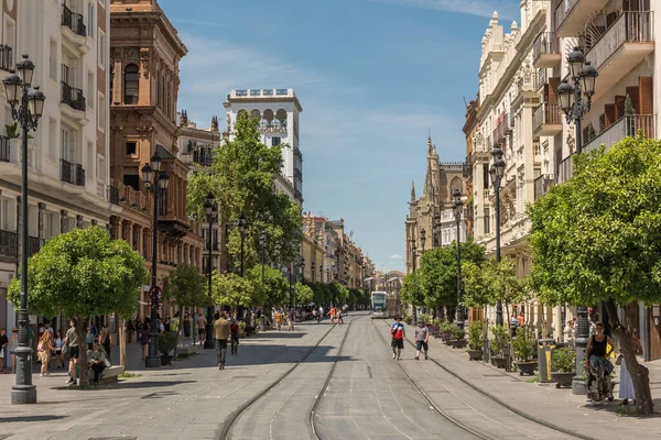 Seville Spanien Mai 2022 Unbekannte Gehen Durch Eine Straße Der — Stockfoto