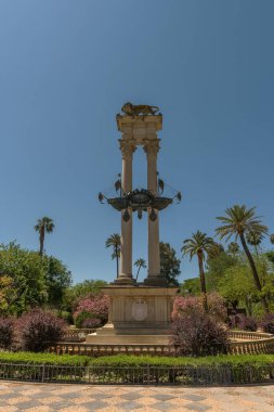 SEVILLE, SPAIN-MAY, 17, 2022: Murillo Park, Seville, İspanya 'daki Kristof Kolomb Anıtı