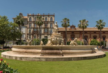 SEVILLE, SPAIN-MAY, 17, 2022: Seville, Endülüs, İspanya 'daki Hispalis Çeşmesi