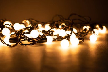 Bulanık, sıcak ışık arkaplanı.